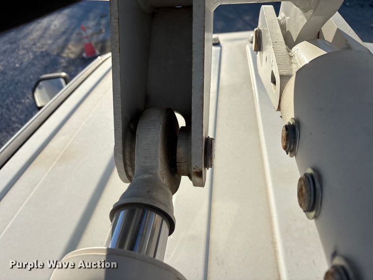 image for item YA1870 2023 Ford F550 Super Duty Crew Cab bucket truck