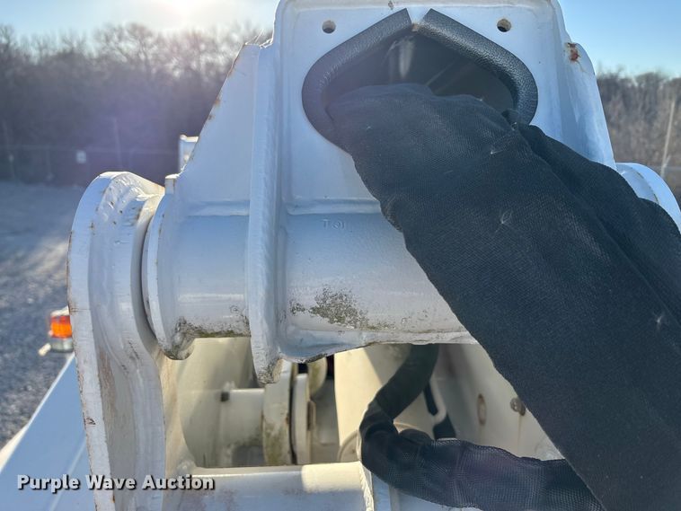 image for item YA1870 2023 Ford F550 Super Duty Crew Cab bucket truck