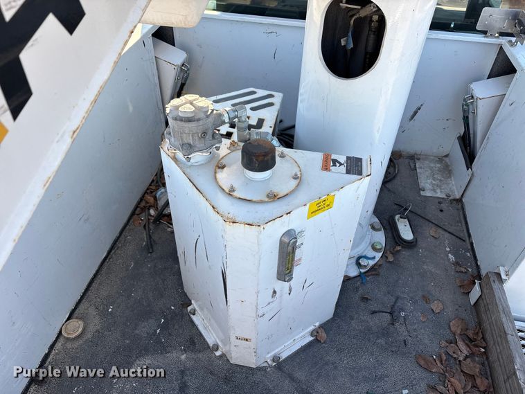 image for item YA1870 2023 Ford F550 Super Duty Crew Cab bucket truck