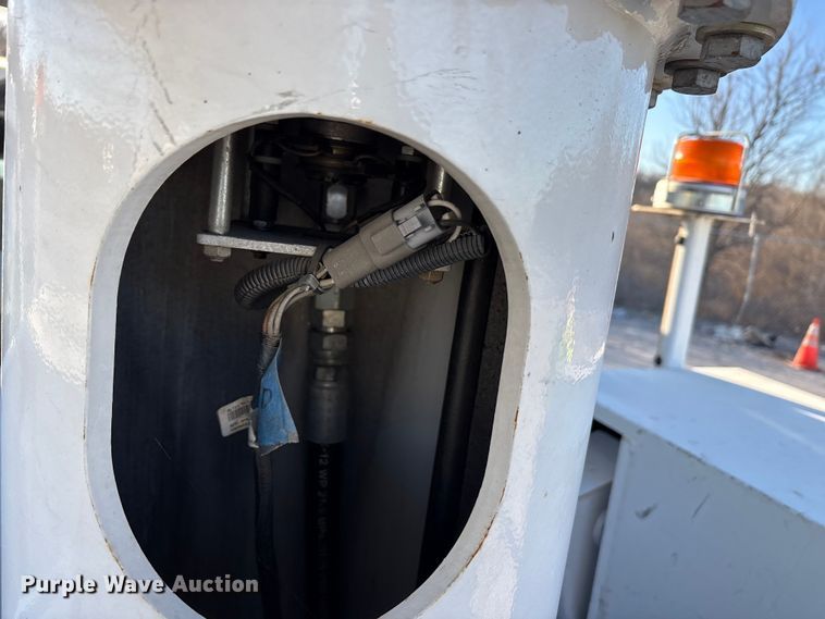 image for item YA1870 2023 Ford F550 Super Duty Crew Cab bucket truck