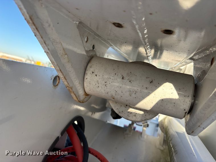 image for item YA1870 2023 Ford F550 Super Duty Crew Cab bucket truck