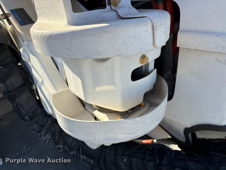 image for item YA1870 2023 Ford F550 Super Duty Crew Cab bucket truck