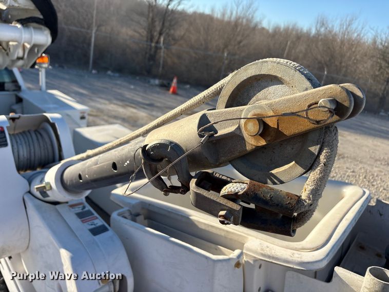 image for item YA1870 2023 Ford F550 Super Duty Crew Cab bucket truck