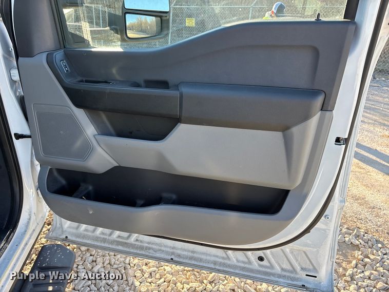 image for item YA1870 2023 Ford F550 Super Duty Crew Cab bucket truck