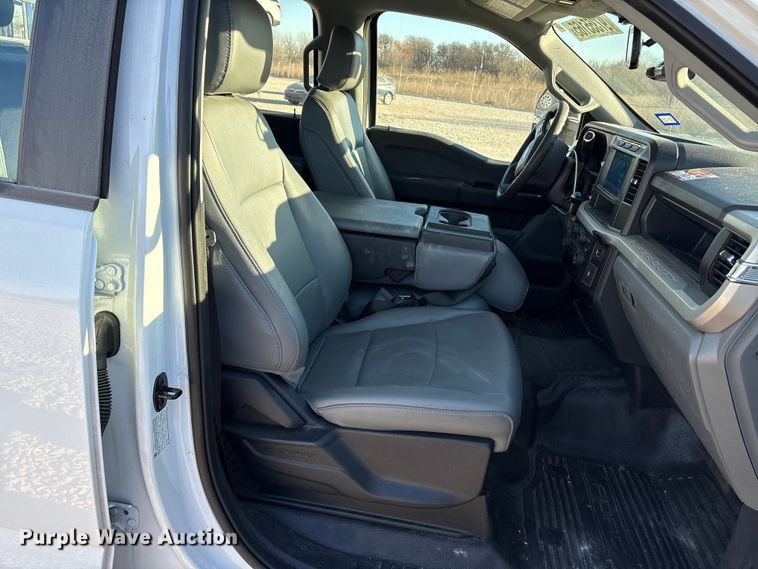 image for item YA1870 2023 Ford F550 Super Duty Crew Cab bucket truck