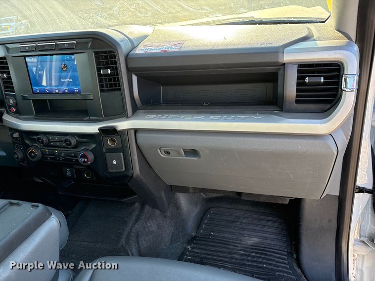 image for item YA1870 2023 Ford F550 Super Duty Crew Cab bucket truck
