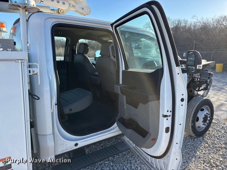 image for item YA1870 2023 Ford F550 Super Duty Crew Cab bucket truck
