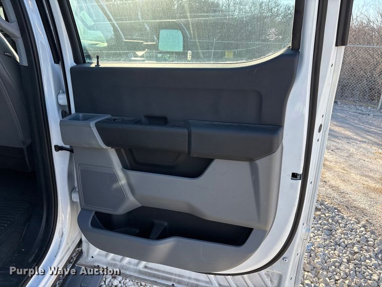 image for item YA1870 2023 Ford F550 Super Duty Crew Cab bucket truck
