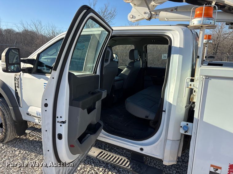 image for item YA1870 2023 Ford F550 Super Duty Crew Cab bucket truck
