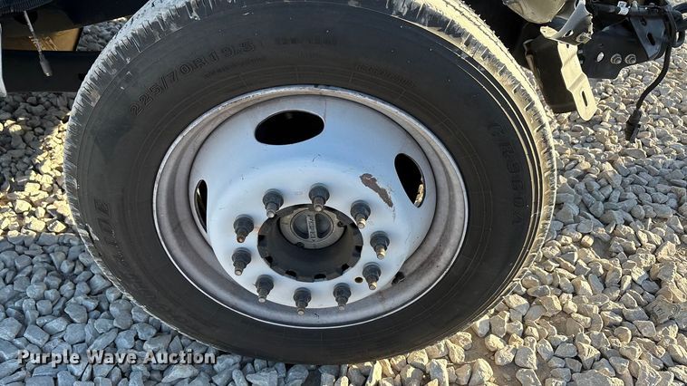 image for item YA1870 2023 Ford F550 Super Duty Crew Cab bucket truck