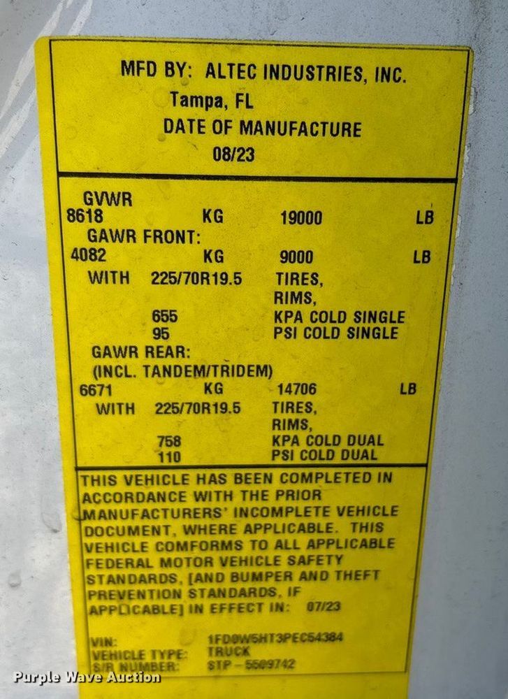 image for item YA1870 2023 Ford F550 Super Duty Crew Cab bucket truck
