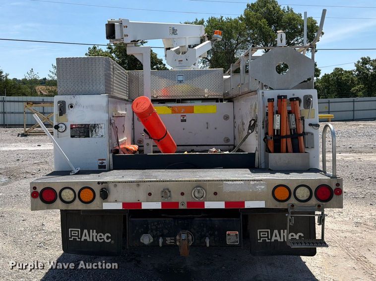 image for item YA3064 2015 Ford F450 Super Duty bucket truck