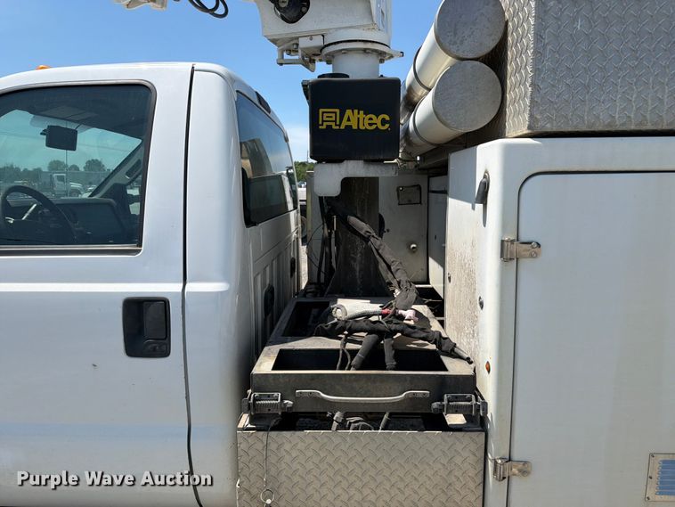 image for item YA3064 2015 Ford F450 Super Duty bucket truck