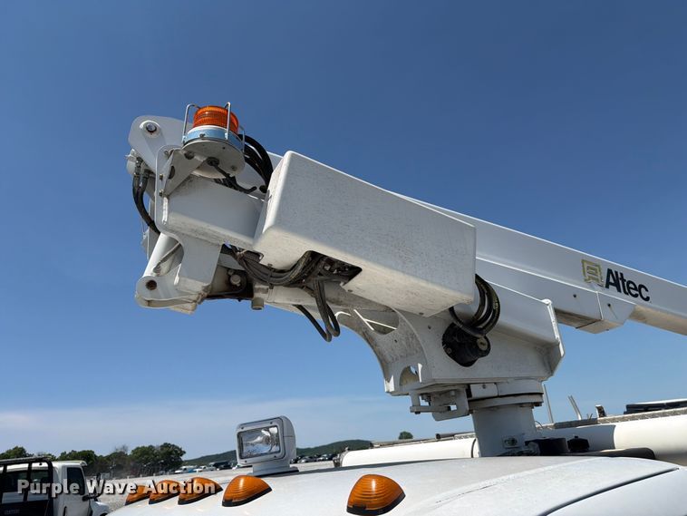 image for item YA3064 2015 Ford F450 Super Duty bucket truck