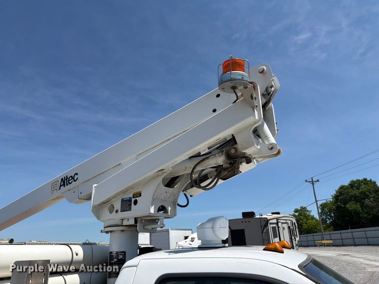 image for item YA3064 2015 Ford F450 Super Duty bucket truck