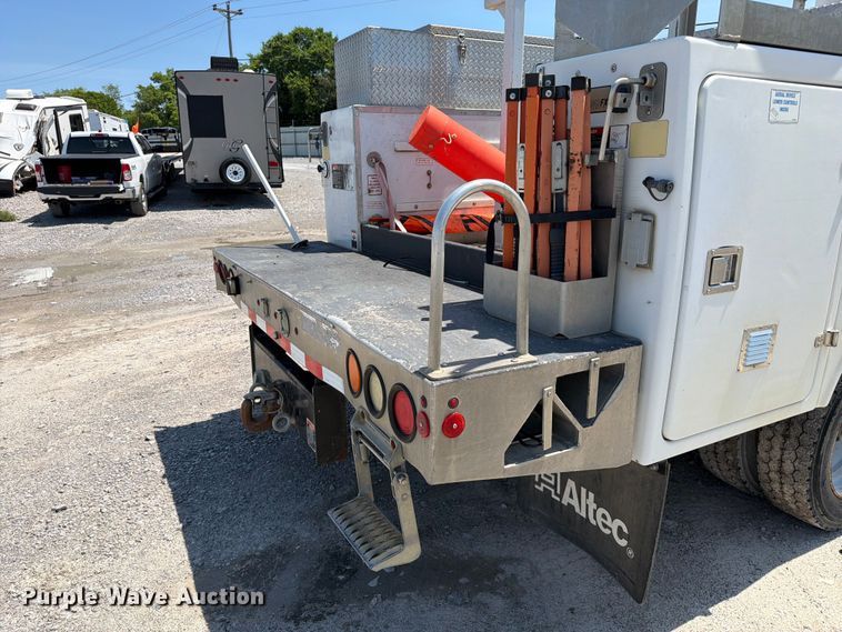 image for item YA3064 2015 Ford F450 Super Duty bucket truck