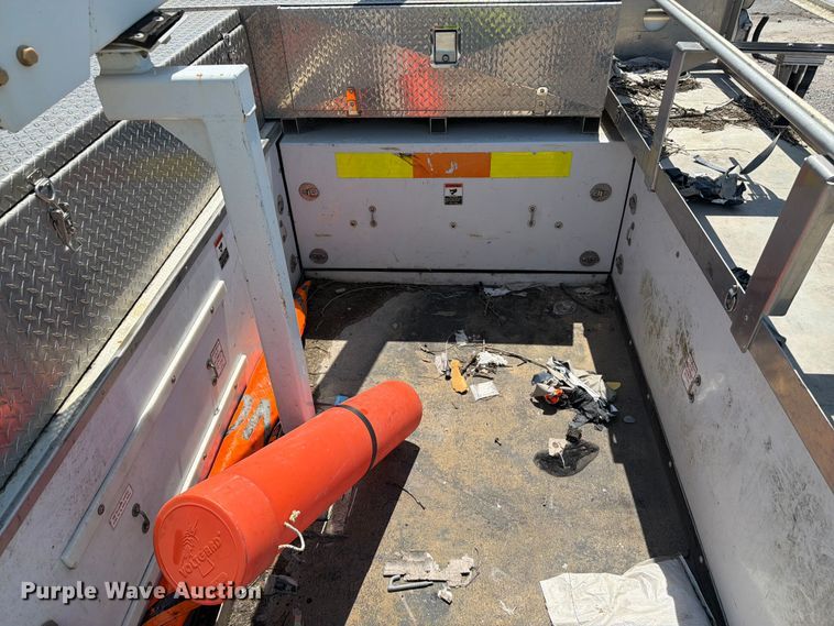 image for item YA3064 2015 Ford F450 Super Duty bucket truck