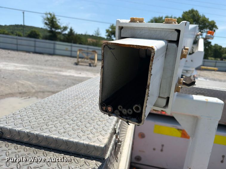 image for item YA3064 2015 Ford F450 Super Duty bucket truck