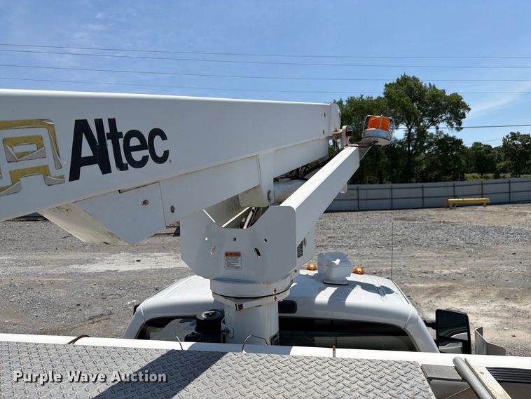 image for item YA3064 2015 Ford F450 Super Duty bucket truck