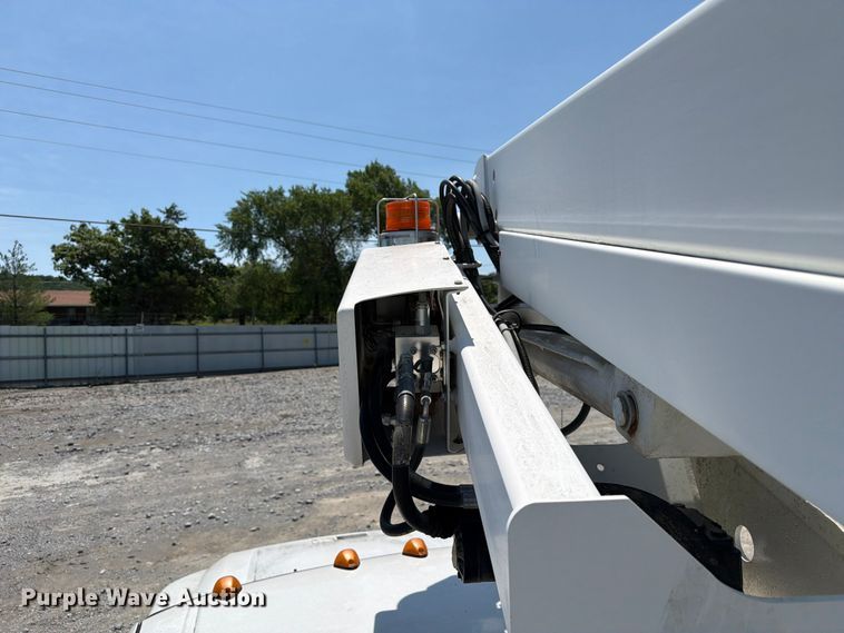 image for item YA3064 2015 Ford F450 Super Duty bucket truck