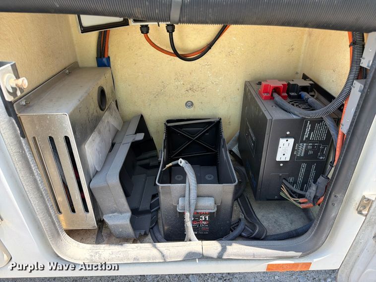 image for item YA3064 2015 Ford F450 Super Duty bucket truck