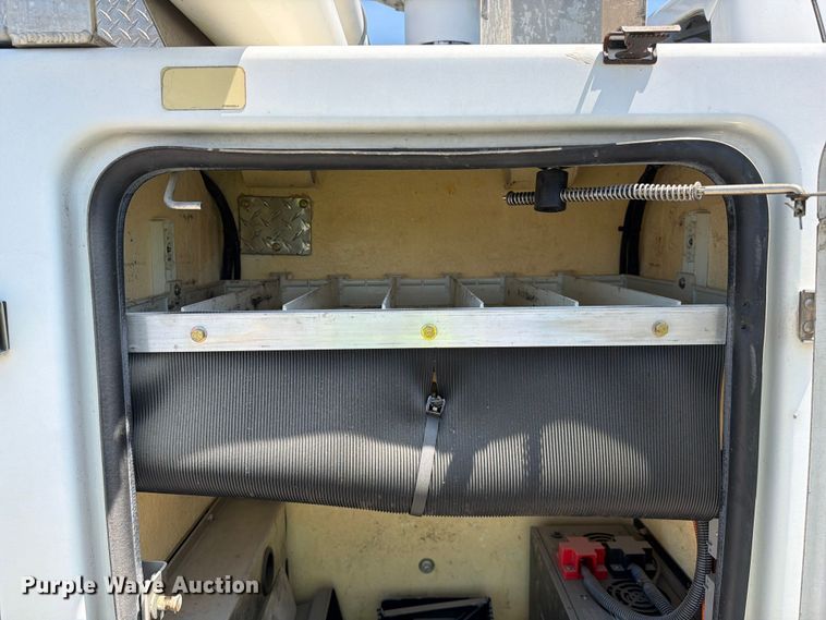 image for item YA3064 2015 Ford F450 Super Duty bucket truck