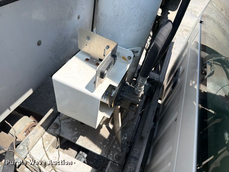 image for item YA3064 2015 Ford F450 Super Duty bucket truck