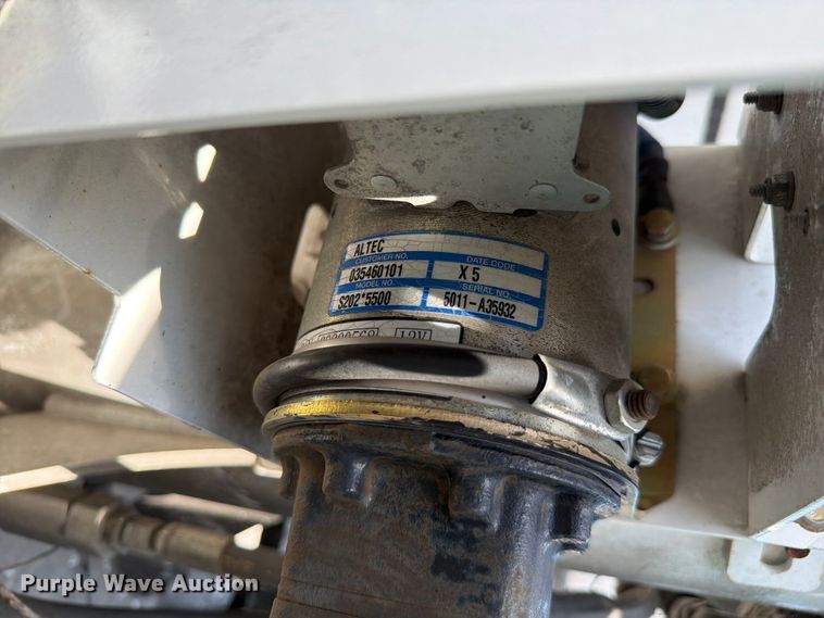 image for item YA3064 2015 Ford F450 Super Duty bucket truck