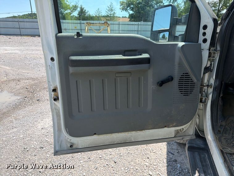 image for item YA3064 2015 Ford F450 Super Duty bucket truck