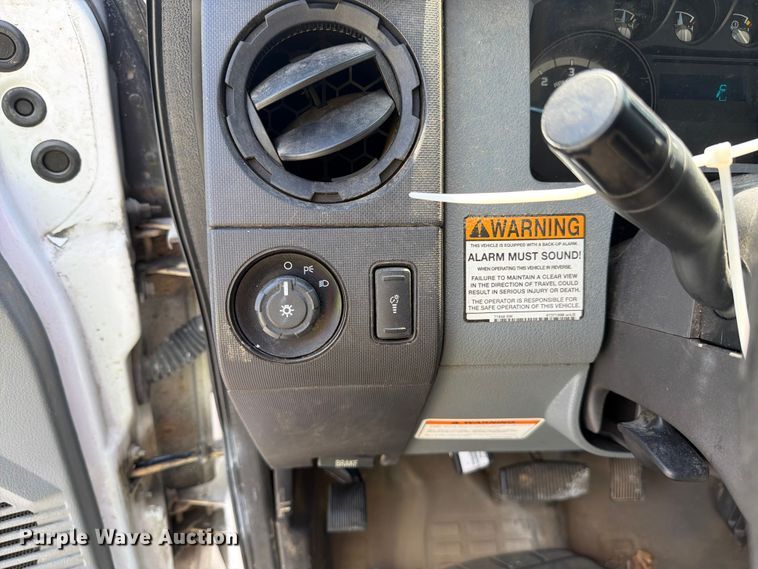 image for item YA3064 2015 Ford F450 Super Duty bucket truck