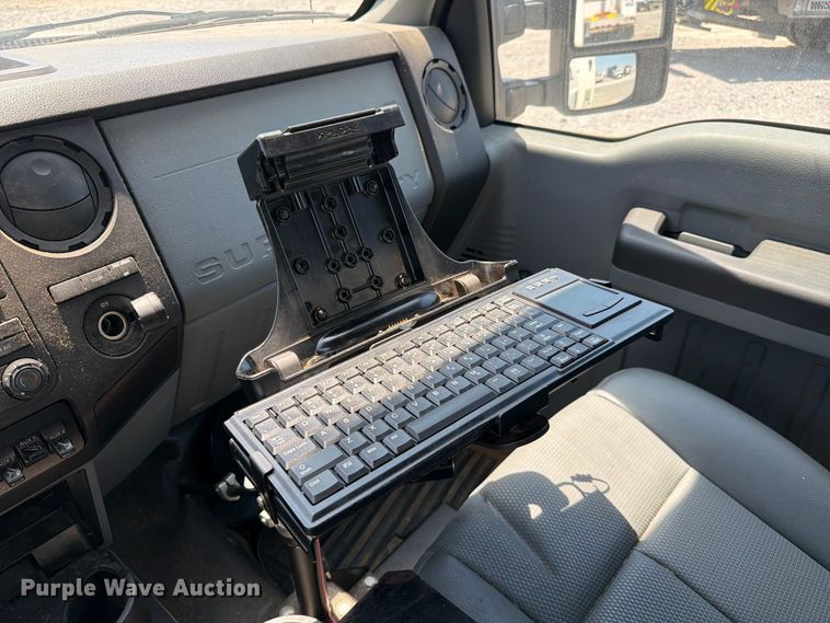 image for item YA3064 2015 Ford F450 Super Duty bucket truck
