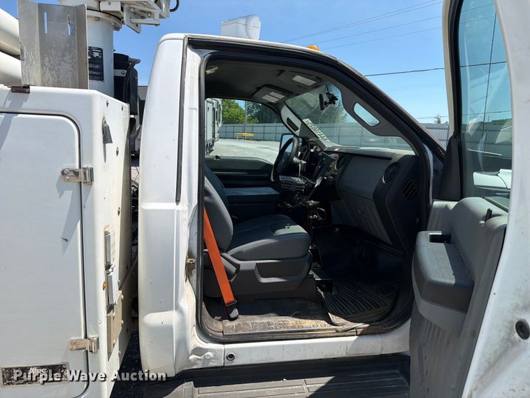 image for item YA3064 2015 Ford F450 Super Duty bucket truck