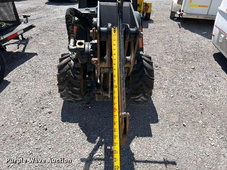 image for item YA3068 2017 Ditch Witch 410SX trencher