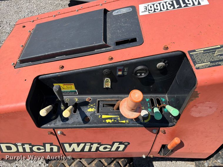 image for item YA3068 2017 Ditch Witch 410SX trencher