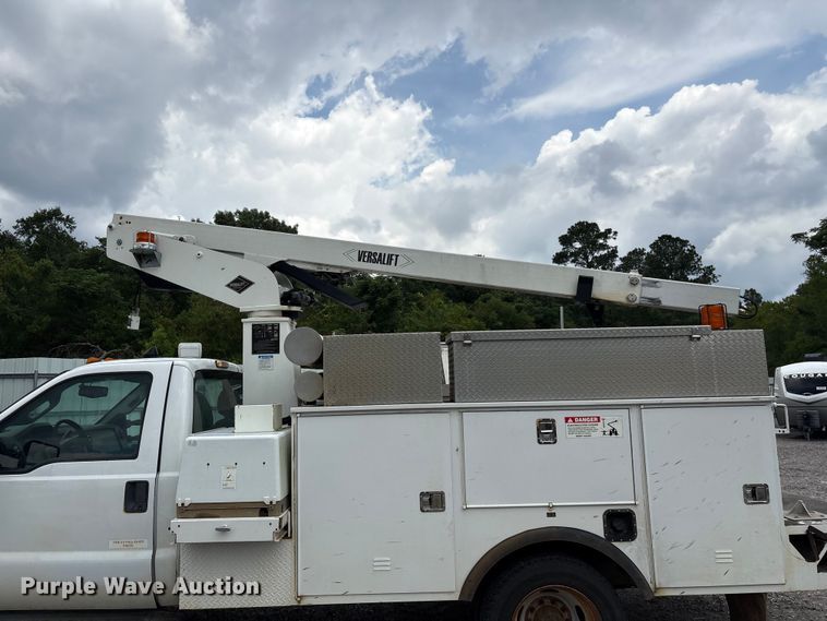 image for item YA3108 2014 Ford F450 Super Duty bucket truck