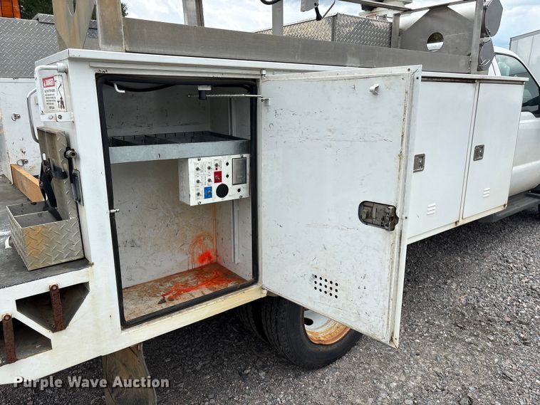 image for item YA3108 2014 Ford F450 Super Duty bucket truck