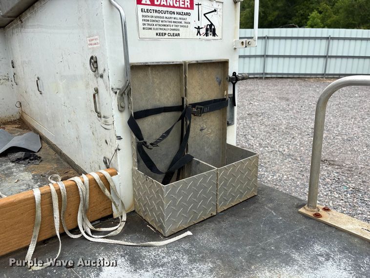 image for item YA3108 2014 Ford F450 Super Duty bucket truck