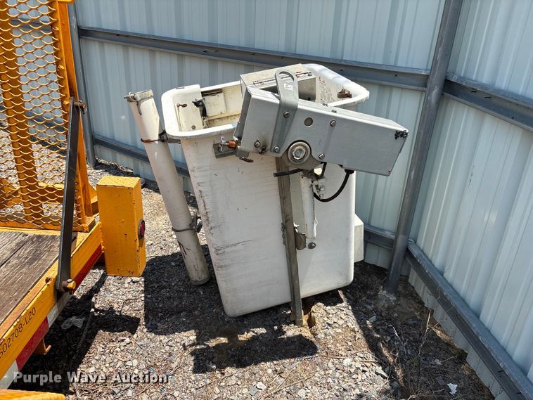 image for item YA3108 2014 Ford F450 Super Duty bucket truck
