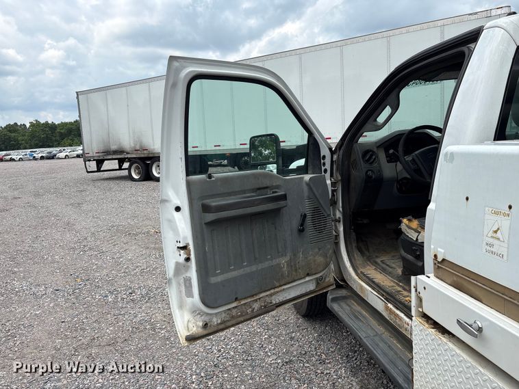 image for item YA3108 2014 Ford F450 Super Duty bucket truck