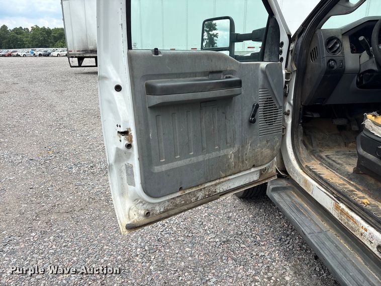 image for item YA3108 2014 Ford F450 Super Duty bucket truck