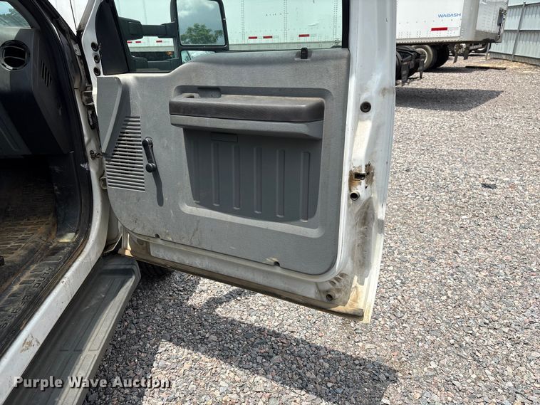 image for item YA3108 2014 Ford F450 Super Duty bucket truck