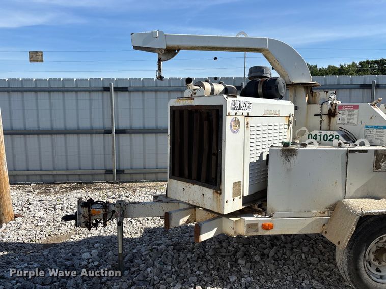 image for item YA3244 2010 Bandit 200XP wood chipper