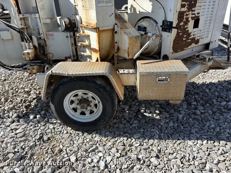 image for item YA3244 2010 Bandit 200XP wood chipper
