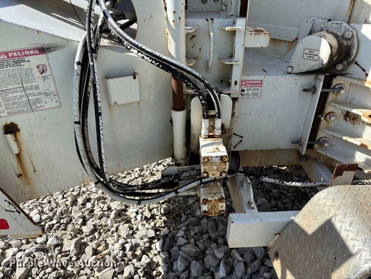 image for item YA3244 2010 Bandit 200XP wood chipper