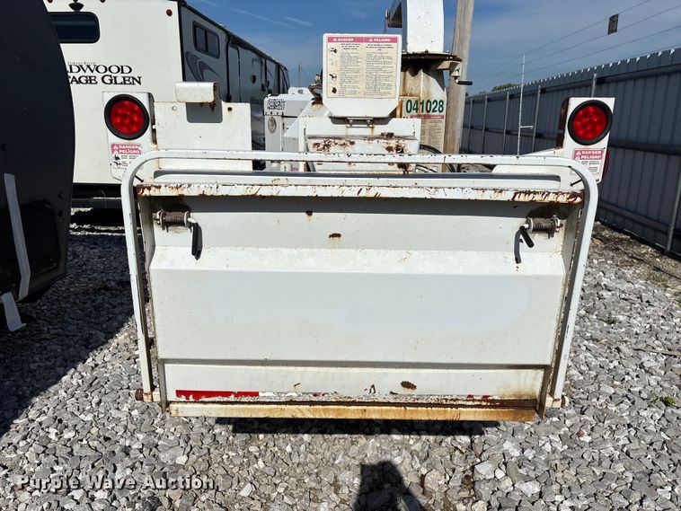 image for item YA3244 2010 Bandit 200XP wood chipper