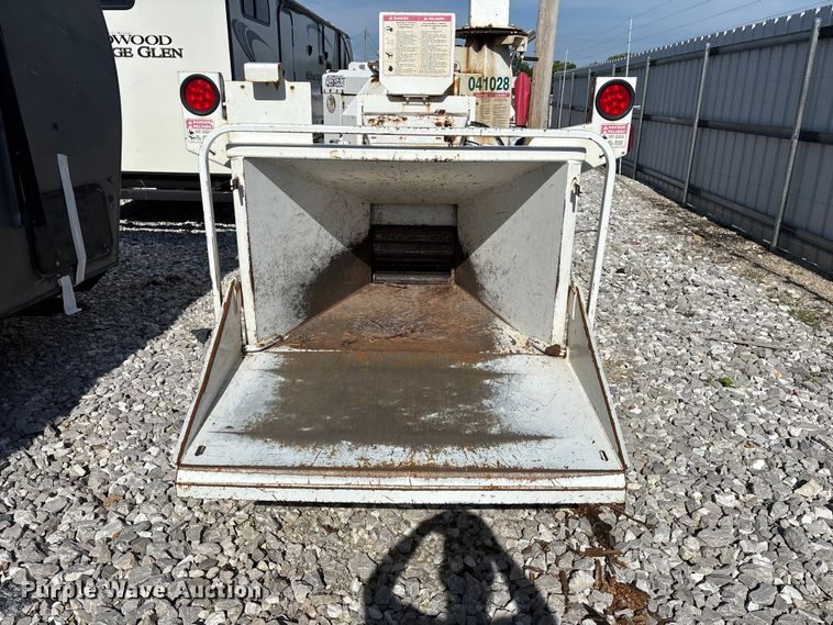 image for item YA3244 2010 Bandit 200XP wood chipper