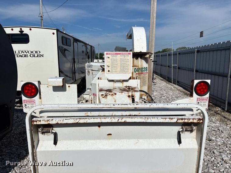 image for item YA3244 2010 Bandit 200XP wood chipper