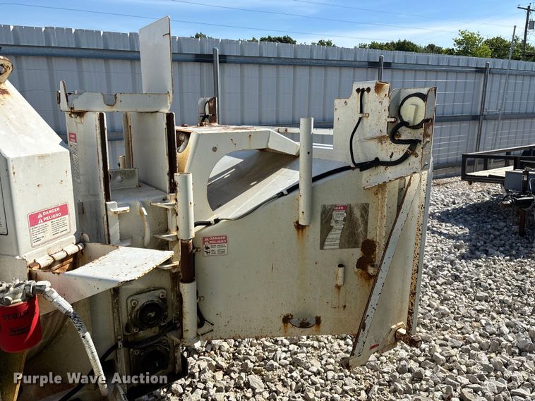 image for item YA3244 2010 Bandit 200XP wood chipper