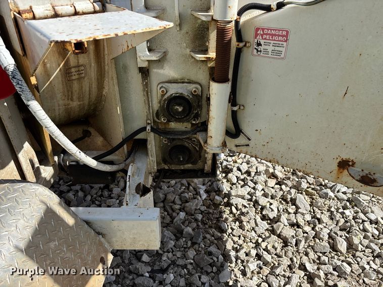 image for item YA3244 2010 Bandit 200XP wood chipper