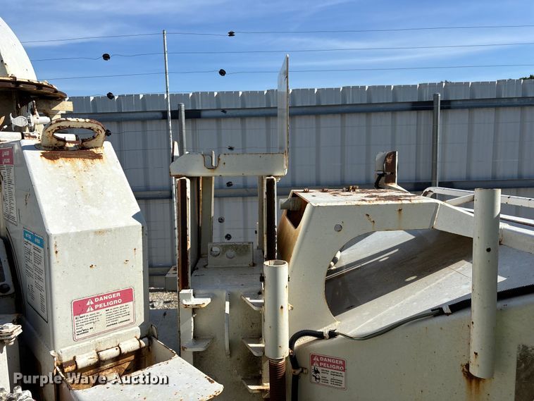 image for item YA3244 2010 Bandit 200XP wood chipper
